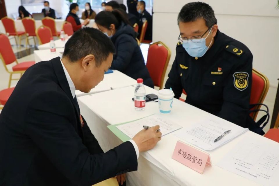 長寧區(qū)人大代表、政協(xié)委員聚焦食品安全監(jiān)管 回應(yīng)關(guān)切，筑牢防線